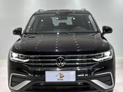 Volkswagen Tiguan L 2023, 24000 км, за 28810.36 USD