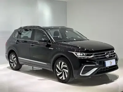 Volkswagen Tiguan L 2023, 24000 км, за 28810.36 USD