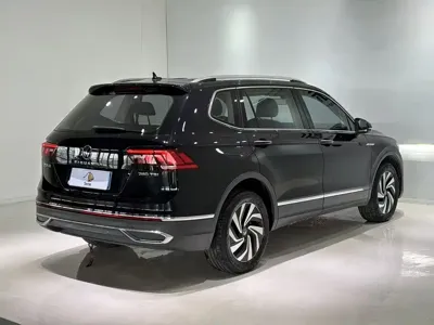 Volkswagen Tiguan L 2023, 24000 км, за 28810.36 USD