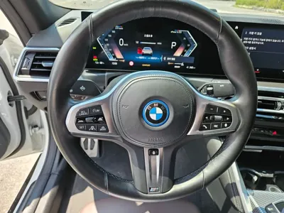 BMW i4 2023, 82273 км, за 12590.26 USD - фото 10