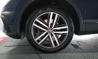 Volkswagen Tiguan 2023, 49583 км, за 17460.94 USD