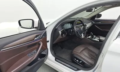 BMW 5-Series 2018, 98335 км, за 16870.16 USD - фото 10
