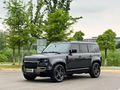Land Rover Defender · 2026 год