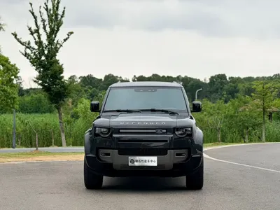 Land Rover Defender 2026, 3000 км, за 108898.65 USD
