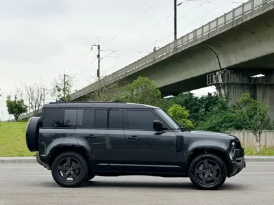 Land Rover Defender 2026, 3000 км, за 108898.65 USD