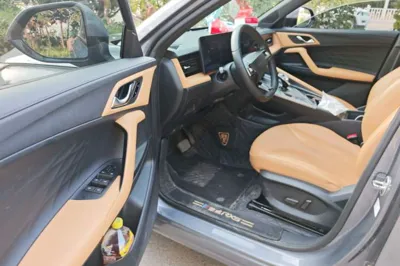 Roewe RX5 2023, 9300 км, за 9909 USD - фото 16