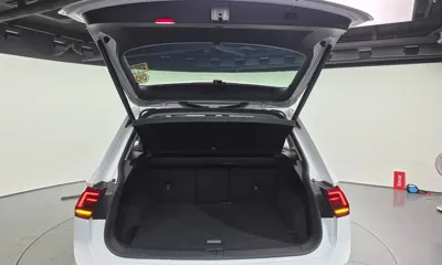 Volkswagen Tiguan 2020, 46723 км, за 21005.65 USD - фото 20