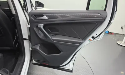 Volkswagen Tiguan 2020, 46723 км, за 21005.65 USD - фото 25
