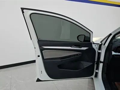 Volkswagen Golf 2022, 11200 км, за 13176.04 USD - фото 7
