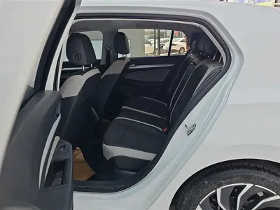 Volkswagen Golf 2022, 11200 км, за 13176.04 USD - фото 11