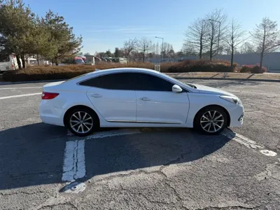 Hyundai Grandeur 2015, 192086 км, за 3708.61 USD