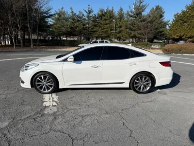 Hyundai Grandeur 2015, 192086 км, за 3708.61 USD