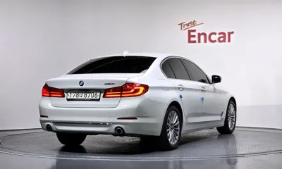 BMW 5-Series 2019, 65054 км, за 16377.27 USD