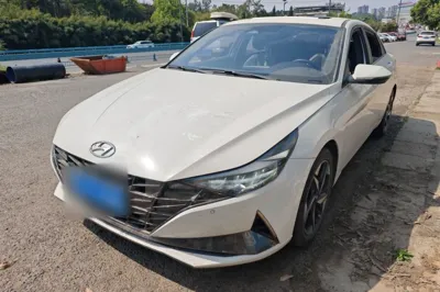 Hyundai Elantra · 2022 год
