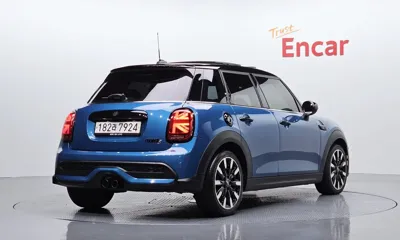 MINI Cooper 2022, 59715 км, за 15601.63 USD