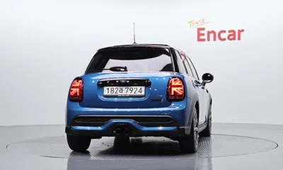 MINI Cooper 2022, 59715 км, за 15601.63 USD