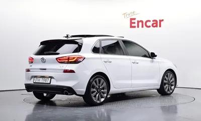 Hyundai i30 2018, 103465 км, за 8074.04 USD