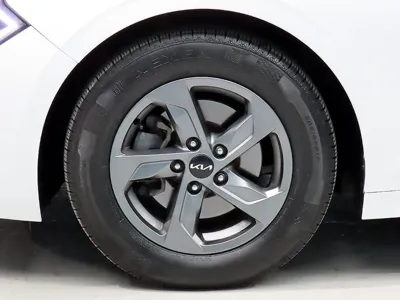 Kia K5 2024, 82554 км, за 11661.24 USD