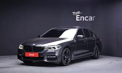 BMW 5-Series · 2017 год