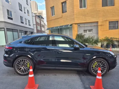 Porsche Cayenne 2023, 25000 км, за 80093.74 USD