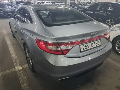 Hyundai Grandeur 2016, 136570 км, за 3835.4 USD