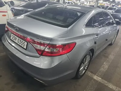 Hyundai Grandeur 2016, 136570 км, за 3835.4 USD