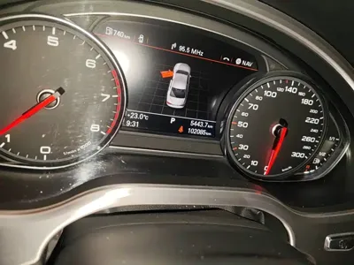 Audi A8 2014, 102100 км, за 13302.21 USD