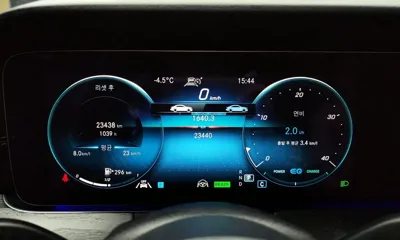 Mercedes-Benz E-Class 2023, 23440 км, за 31252.06 USD - фото 8