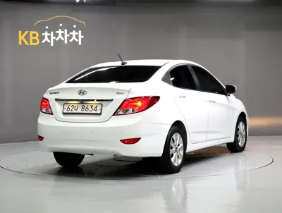 Hyundai Accent 2015, 92000 км, за 3479.06 USD