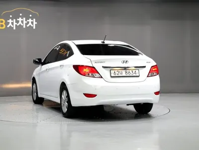 Hyundai Accent 2015, 92000 км, за 3479.06 USD