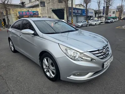 Hyundai Sonata 2010, 183303 км, за 2276.87 USD