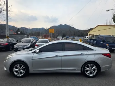 Hyundai Sonata 2010, 183303 км, за 2276.87 USD