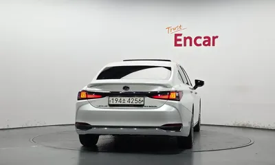 Lexus ES 2021, 97465 км, за 24222.13 USD