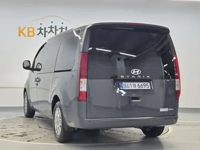Hyundai Staria 2025, 9474 км, за 22581.07 USD