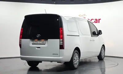 Hyundai Staria 2022, 33025 км, за 15142.71 USD