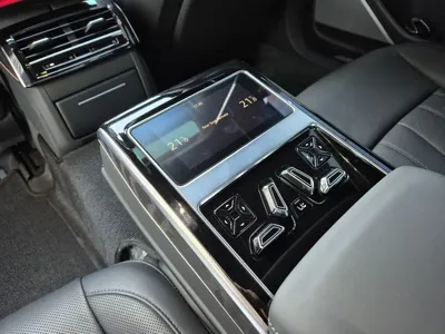 Audi A8 2023, 14901 км, за 60955.76 USD - фото 9