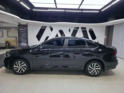 Volkswagen Lavida 2023, 39000 км, за 13988.49 USD