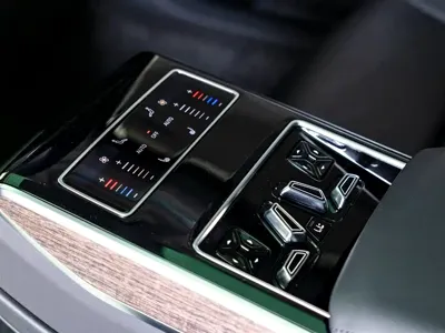 Audi A8 2020, 58000 км, за 48156.47 USD - фото 17