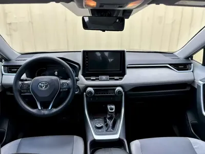 Toyota RAV4 2020, 80000 км, за 16178.21 USD