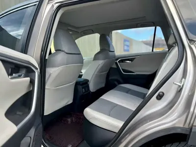 Toyota RAV4 2020, 80000 км, за 16178.21 USD - фото 6