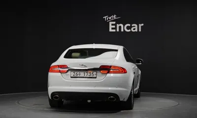 Jaguar XF 2013, 177043 км, за 2824.49 USD