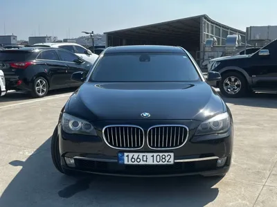 BMW 7-Series · 2012 год
