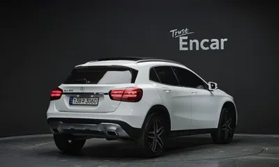 Mercedes-Benz GLA-Class 2019, 67235 км, за 12487.61 USD