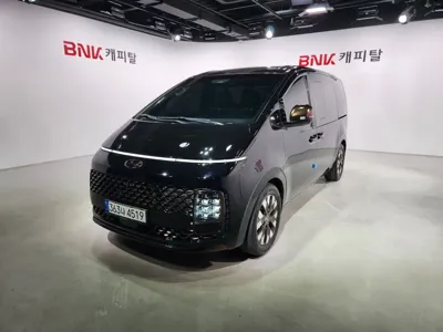 Hyundai Staria · 2023 год