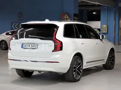 Volvo XC90 2026, 5213 км, за 64329.79 USD