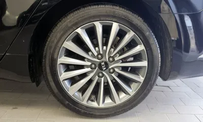 Kia K7 2016, 92680 км, за 7794.32 USD