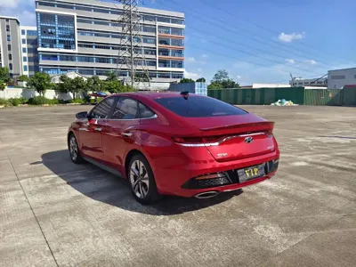 Hyundai Fista 2018, 90000 км, за 5546.26 USD