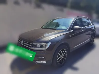 Volkswagen Tiguan L 2018, 108200 км, за 9637.84 USD