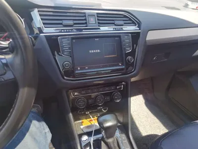 Volkswagen Tiguan L 2018, 108200 км, за 9637.84 USD - фото 6