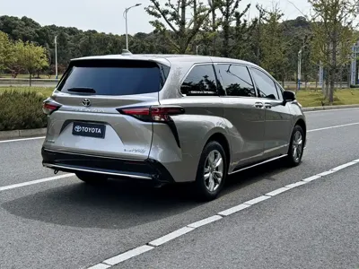Toyota Sienna 2025, 15000 км, за 39551.91 USD